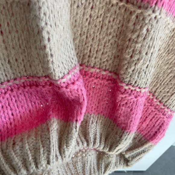 VIBRANT PINK AND TAN LARGE STRIPE CHUNKY KNIT SWEATER!!! Quality! - Picture 3 of 6